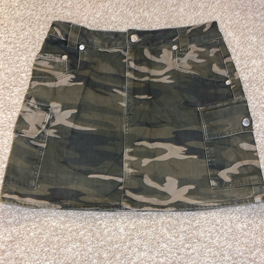 Gently Used Topshop Camo Mini Skirt